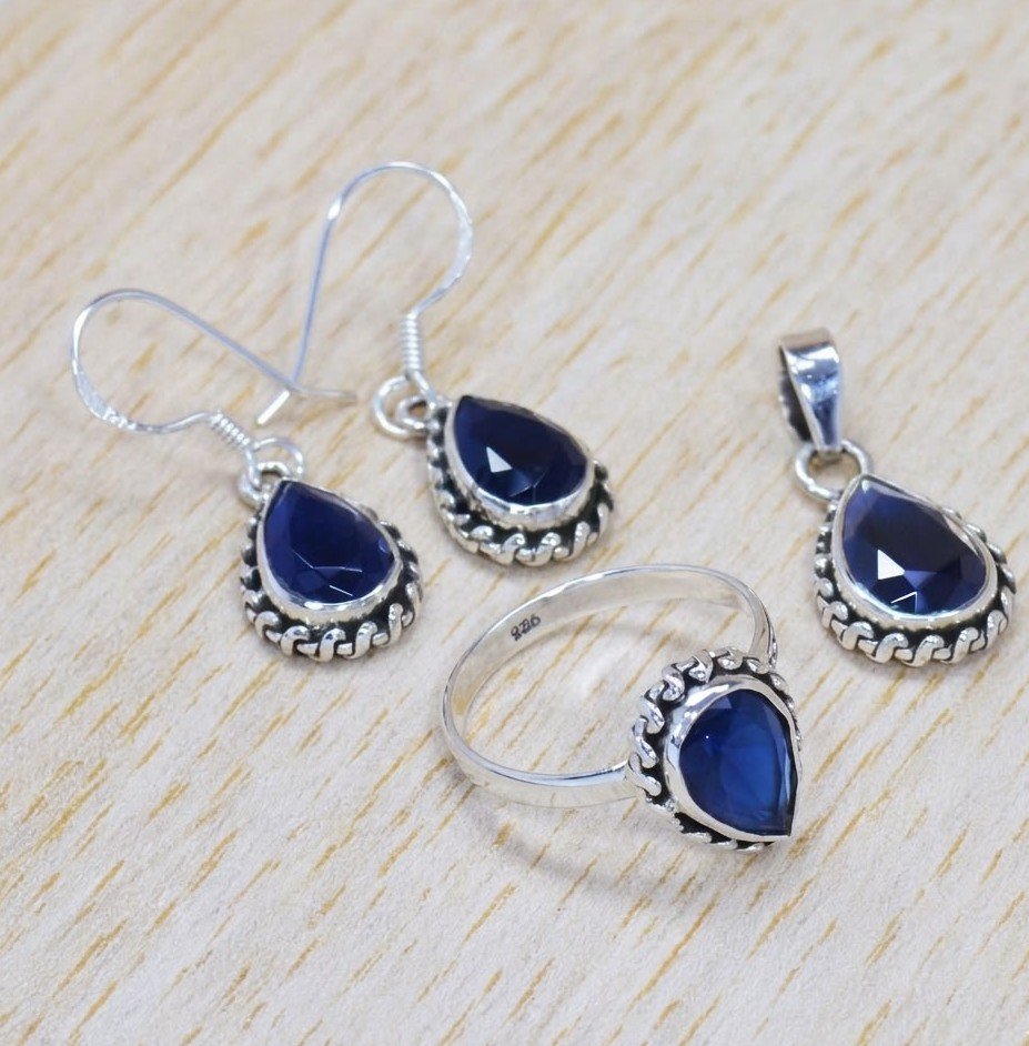 Set de plata 925 con zafiro — aretes, anillo y dije